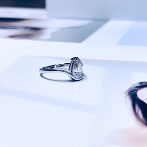 Bague de mariage pour femme en or 18 carats avec diamant de laboratoire certifié IGI, design personnalisé, fabrication originale, cadeau pour femme - Product Image 4