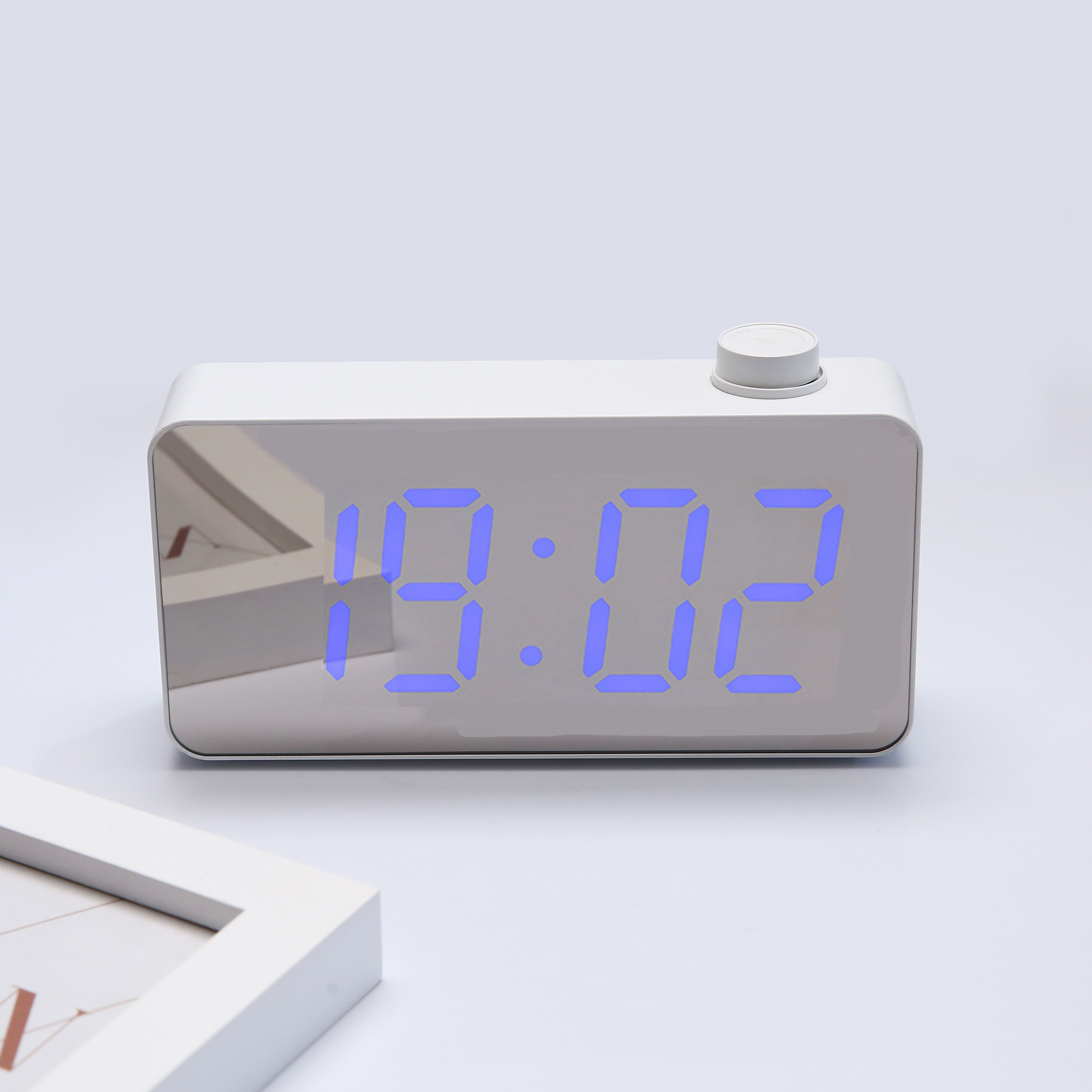 White shell+Blue light