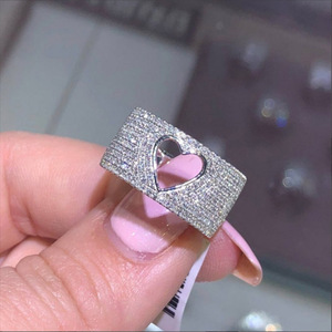 Anello a Cuore Traforato con Zirconi per Donne, Elegante Gioiello da Dito alla Moda - Product Image 2