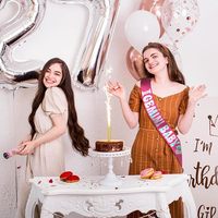 Écharpe d'anniversaire GEMINI BABY avec feuille irisée rose vif, thème Zodiaque Gémeaux, pour les décorations de fête d'anniversaire du mois de mai et de juin