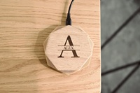 Chargeur sans fil personnalisé fonctionnel, chargeur de bureau en bois sur mesure pour cadeaux de conférence