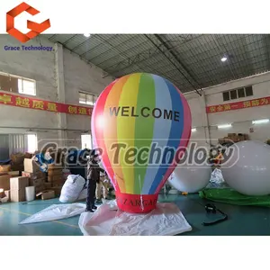 屋外用のインフレータブル形状のバルーンを広告するカラフルな巨大な熱気球