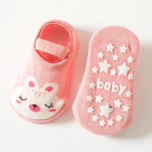 Fabricant de chaussettes de sport personnalisées antidérapantes à prix abordable, avec design sur mesure et positions de grip adaptées - Product Image 5