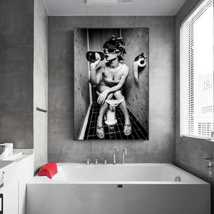 Impresiones en Lienzo de Mujer y Hombre en un Baño Moderno, Póster de Arte de Pared en Blanco y Negro - Product Image 2