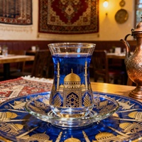 Desain Mesjid Biru Emas Turki, Set cangkir teh kaca bening dengan piring