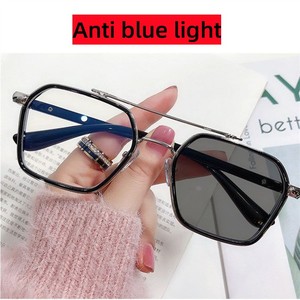 Meistverkaufte Photochrome Anti-UV Anti-Blaulicht Farbwechsel-Brille für Herren Doppelsteg-Metallbrille mit Sehstärke für Kurzsichtigkeit - Product Image 3