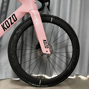 Vélo de route aérodynamique en fibre de carbone KOZO, vente en gros directe d'usine, 700C <span class=keywords><strong>Shimano</strong></span> <span class=keywords><strong>105</strong></span> 24 vitesses, frein à disque hydraulique, vélo de course léger, OEM - Product Image 5