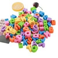 Perles de lettres en acrylique colorées de 6 mm de la marque QIQI, modèle 25-8-22, accessoires DIY pour chaînes de téléphone et porte-clés, emballées en OPP, fabriquées en Chine, Zhejiang