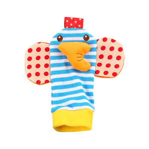 Ensemble de hochets pour poignet et chaussettes pour bébé, jouet pour bébé, cadeau pour bébé, anneau de papier, vente en gros d'usine à bas prix - Product Image 2