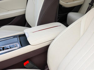 Voitures à essence berline <span class=keywords><strong>HongQi</strong></span> <span class=keywords><strong>HS5</strong></span> 2024 2.0T Automatic Zhilian Flag Smooth Edition Voitures de bonne qualité et à bas prix - Product Image 5