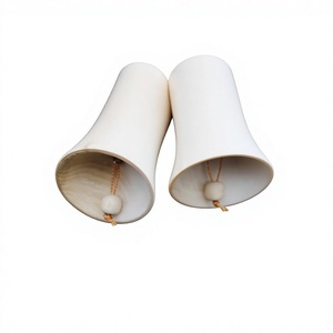 Ensemble de 2 clochettes en bois artisanales, design traditionnel pour la décoration de la maison, utilisation sur la table de Noël - Product Image 1