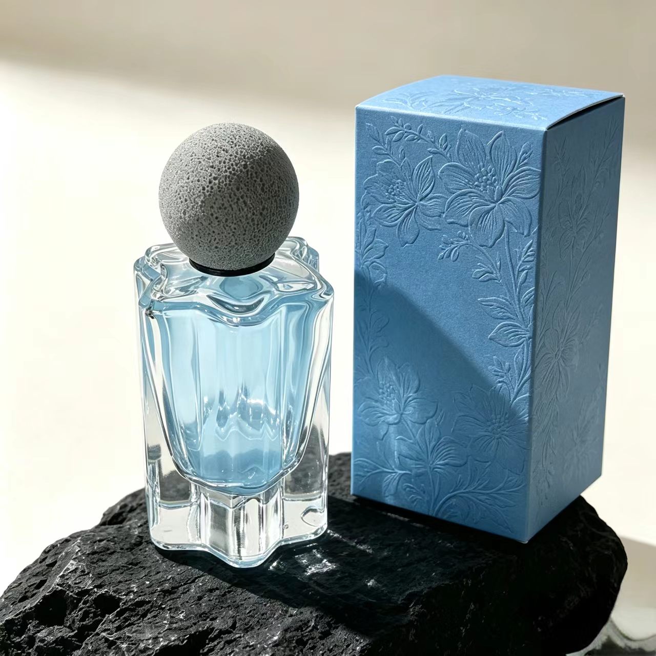 液体包装用の耐久性のあるトレンディな花の形をした香水ボトルの蓋