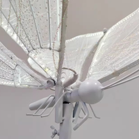Nouveauté transfrontalière : Grandes lampes décoratives et lanternes lumineuses en forme de papillon, suspendues au plafond, pour la route, les mariages, les auditoriums et les scènes.