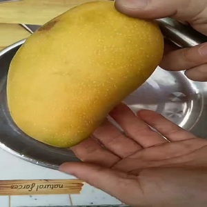 Outil multifonctionnel en acier inoxydable pour la cuisine : séparateur, éplucheur et dénoyauteur de mangues, trancheur de fruits et outil de pelage - Product Image 3