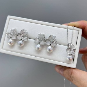 Ensemble de bijoux en argent sterling avec perle baroque d'eau douce classique de 9-10 mm, motif de trois pétales de fleurs - Product Image 3