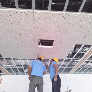 Tablero de yeso de alta calidad de suministro de fábrica cuadrado 60*60cm techo acústico S para construcción placa de yeso perforada 1200x2400mm - Product Image 6