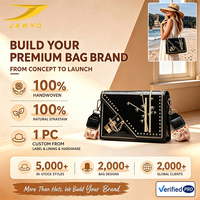 Sac bandoulière carré en cuir PU personnalisé avec rivets en bambou, sac à main carré pour femme avec large sangle imprimée détachable
