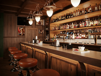 Comptoir de bar de luxe moderne sur mesure, design de comptoir de magasin de détail en bois