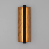 Lampe murale LED créative en fer et bois massif, design moderne et simple, à bande verticale longue, pour salon, chambre et éclairage décoratif d'escalier