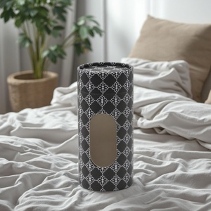 Tubo de Papel Biodegradable Elegante con Ventana Personalizada, Tubo de Almacenamiento con Patrón Geométrico Elegante para Prendas - Product Image 1