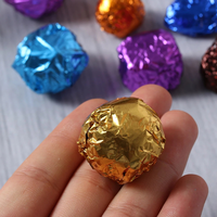 Papier d'emballage en aluminium de qualité alimentaire imprimé sur mesure en gros, feuilles colorées pour le chocolat