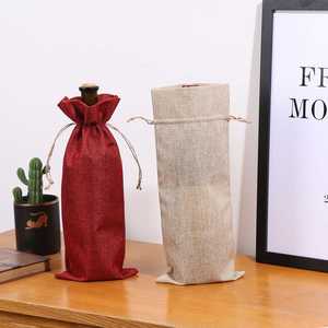 ถุงของขวัญผ้ากระสอบป่านแบบมีเชือกผูกสำหรับใส่ขวดไวน์  พร้อมลายพิมพ์ซับลิเมชั่น สำหรับตกแต่งคริสต์มาส - Product Image 3
