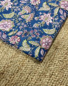 Tela india artesanal de algodón suave con estampado floral moderno de Jaipur, ligera, tejida, para bolsos, cortinas y vestidos. - Product Image 5