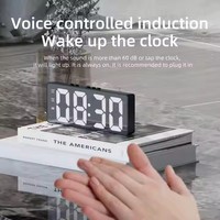 Mini réveil numérique intelligent à piles avec affichage de la température, de la date et du jour, rétroéclairage, fonction snooze et silencieux – Articles et appareils connectés pour la maison intelligente