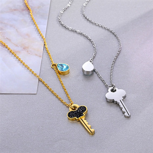 Collar con colgante de gota de agua para mujer, collar con incrustaciones de diamantes de alto sentido que combina con todo, collar de accesorios de venta caliente - Product Image 2