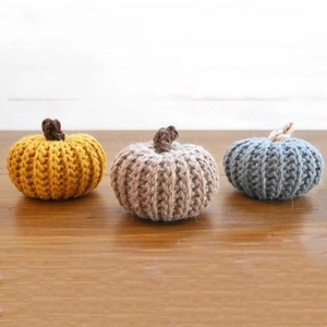 Venta al por mayor hecho a mano lindo Mini ganchillo <span class=keywords><strong>de</strong></span> punto coche percha pequeña calabaza artesanía <span class=keywords><strong>para</strong></span> fiesta <span class=keywords><strong>de</strong></span> Halloween decoración del hogar regalos Accesorios - Product Image 2