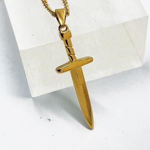 Colgante de acero inoxidable con forma de espada para hombre, joyería Punk, cuchillo de armas cortas - Product Image 1