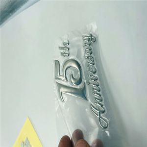 Écussons en TPU souple personnalisés avec logo en relief, placage or, pressage à haute fréquence, pour chapeaux, sacs, uniformes - Product Image 3