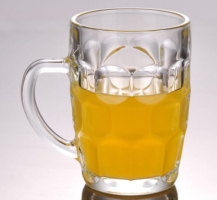 wholesale cheap 550ml clear embossed glass beer mugs with handle
