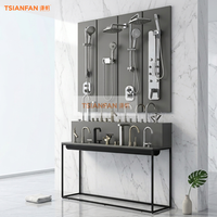 Support mural de salle de bain au design épuré pour douchette, avec étagères superposées, pour accessoires de robinetterie et articles de toilette