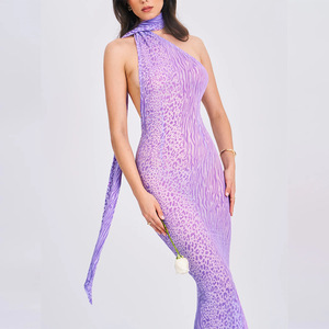 Robe de soirée longue sans manches en maille à imprimé léopard, dos nu, col licou, taille naturelle, collection été 2024, style européen et américain - Product Image 3