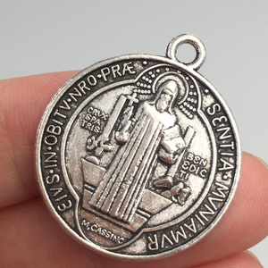 Medaglia in lega di metallo 27x23mm medaglia religiosa grande santo benedetto medaglia <span class=keywords><strong>per</strong></span> la creazione di collana di gioielli - Product Image 5
