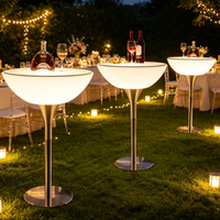 Table de bar LED lumineuse d'extérieur tendance, carrée, à pied haut, pour soirées cocktails et boîtes de nuit