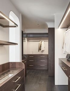 Armario de Madera Maciza de Lujo; Vestidor de Diseño Reciente con Puertas Corredizas Personalizadas - Product Image 3