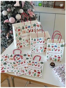 Sacs en papier kraft de Noël recyclables avec logo personnalisé, poignées torsadées, imprimés offset, sacs cadeaux et sacs shopping blancs - Product Image 1