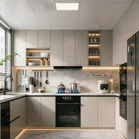 Ensemble d'armoires de cuisine blanches modernes avec intégration de four et bande lumineuse LED à LED intégrée pour la partie inférieure des meubles, idéal pour les cuisines modulaires modernes.