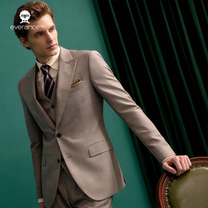 Costume élégant à carreaux foncés pour homme, trois pièces, tenue de bureau quotidienne, style moderne - Product Image 1