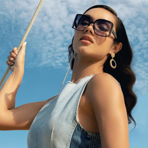 Gafas de sol Hrh para mujer, montura negra, lentes de PC, protección UV400, gafas de sol de moda para exteriores, para fiestas y escenarios - Product Image 1
