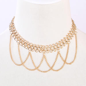 Collar de Cadena Metálica Geométrica a la Moda, Color Dorado, para Fiestas, Aleación de Zinc, Diseño en Forma de Ola y U - Product Image 1