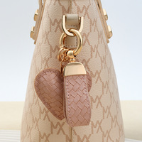 Porte-clés Cœur en Cuir PU de Luxe, Nouvelle Tendance du Designer, Motif Tressé, Pendentif de Sac en Forme de Cœur, Porte-clés de Voiture, Cadeau en Cuir, Vente en Gros