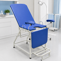 Table d'examen gynécologique avec cadre en acier inoxydable et support de jambe réglable pour usage hospitalier et clinique