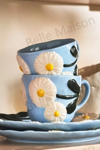 Set di Tazza e Piattino in Porcellana Ispirato al Vintage con Motivo Margherita, Lavabile in Lavastoviglie e Utilizzabile nel Microonde, con Vassoio - Per Uso Domestico e Caffetteria - Product Image 4