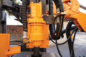 Perfuradora DTH a Diesel KAISHAN KZ5 para Furos de Detonação com Sistema Automático de Manuseio de Barras e Componentes de Rolamento de Motor Móvel - Product Image 2