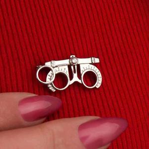 Fabrik-Welttag der Augenpflege Geschenk Täglicher Gebrauch Zirkon-Anstecknadel Einzigartige Gold-Silber Geometrische Brillen-Brosche für Meine Tochter - Product Image 3