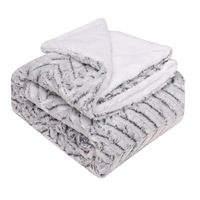 Couverture en molleton d'agneau transfrontalier à double couche en fausse fourrure épaissie en peluche solide dos impression tie-dye fleur PV-polaire