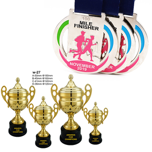 Trophées et médailles en plexiglas personnalisés Produits de sport Présentoir Éducation Badminton Coupe de football Médailles et trophées de football - Product Image 3